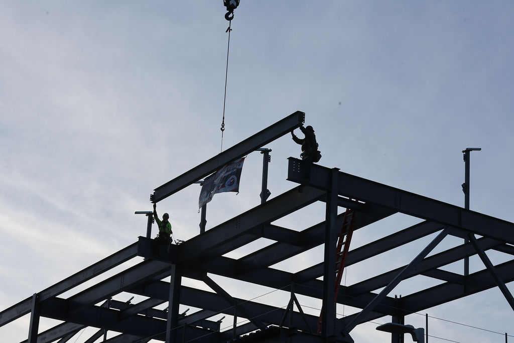 Topping off ceremony for new campus